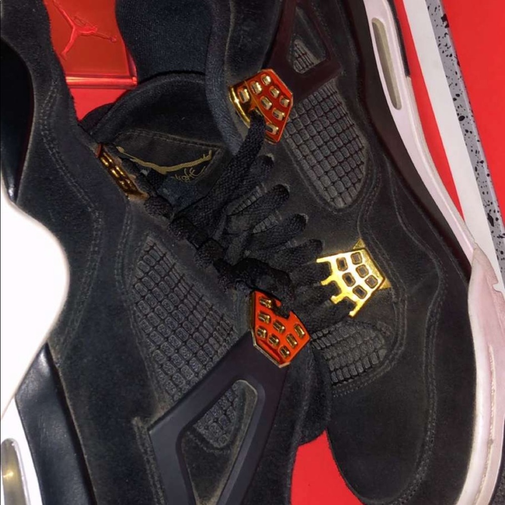 AIR JORDAN ROYALTY 4 Slightly used